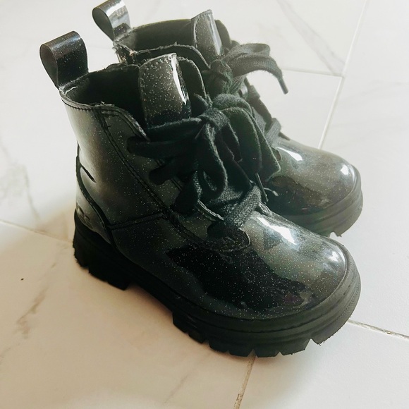 Toddler Boots - Ugg - Size 8 - Picture 2 of 6